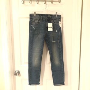 NWT Gap 1969 Girlfriend Mid-rise Jeans